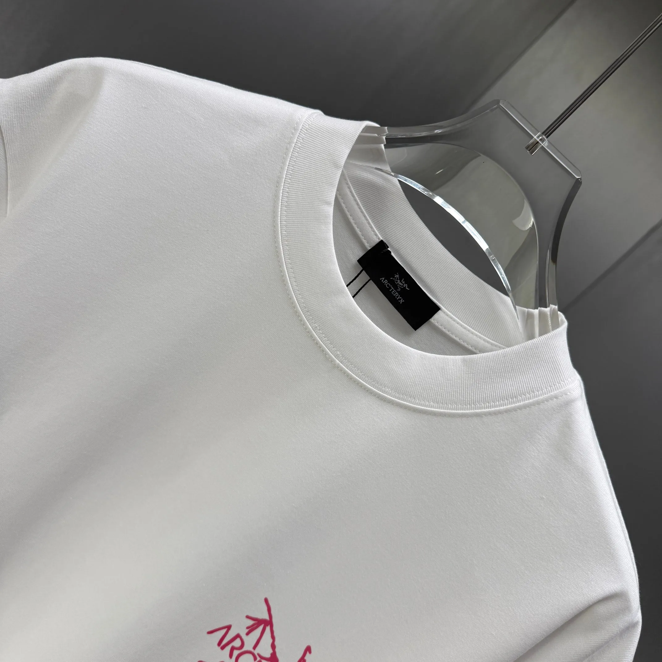 ARC 2026 New Arrival T logo ：Black White Sizes：S M L XL XXL